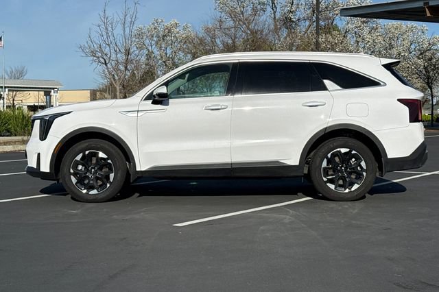 Certified 2025 Kia Sorento S image 9