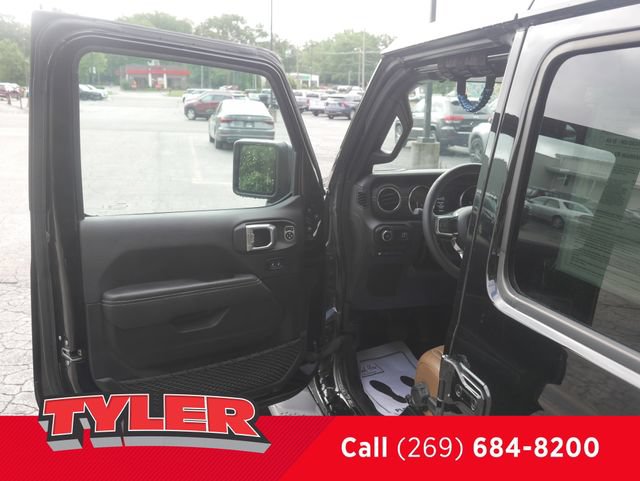 Used 2023 Jeep Wrangler Unlimited Sahara w/ Cold Weather Group AWD/4WD image 17