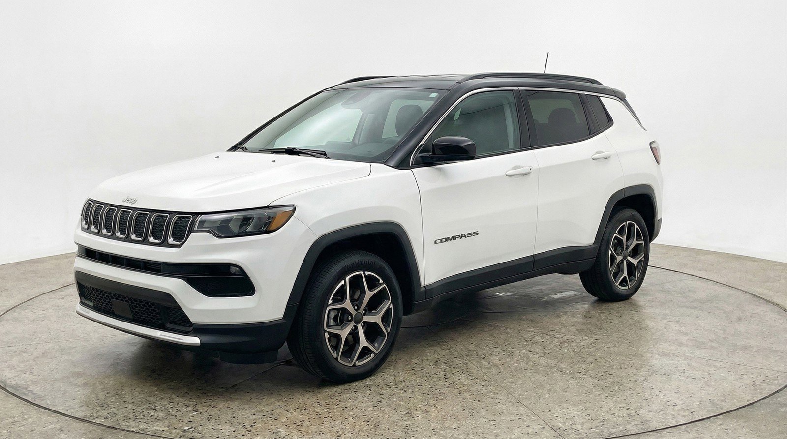 Used 2025 Jeep Compass Limited image 3