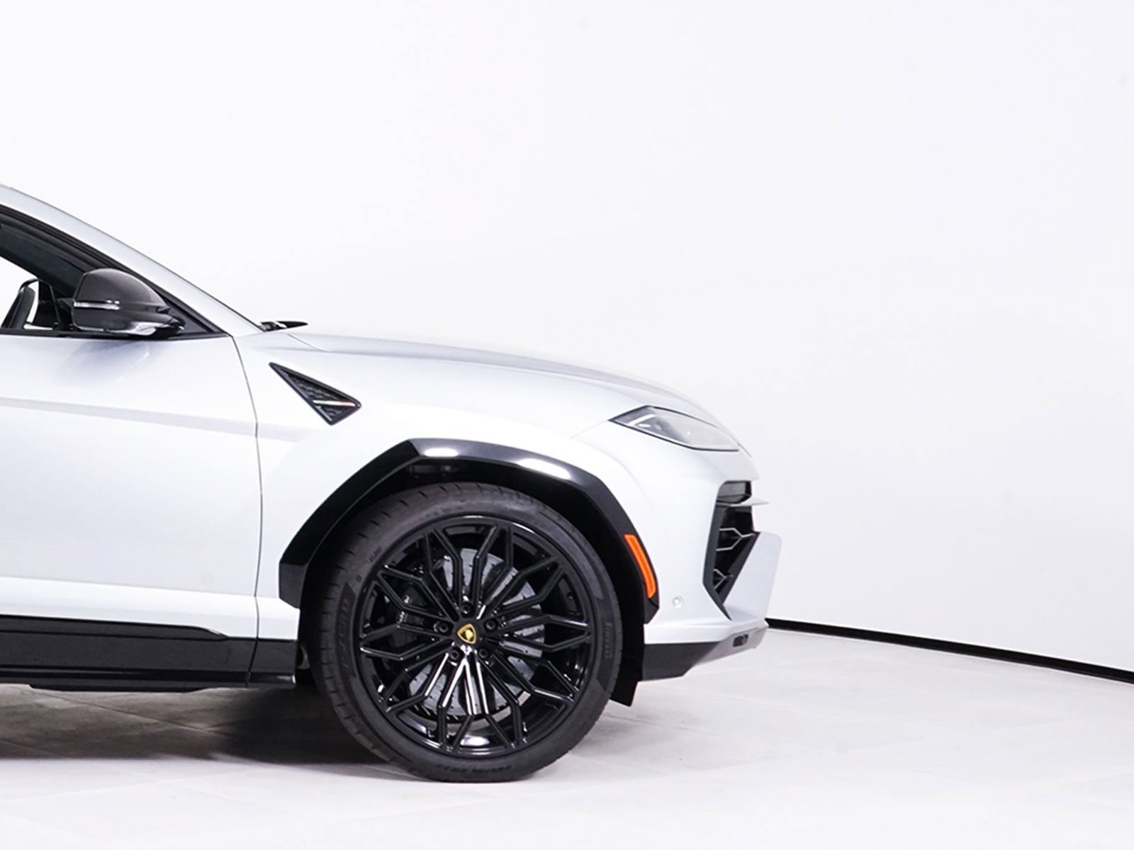 Used 2025 Lamborghini Urus SE AWD/4WD image 15