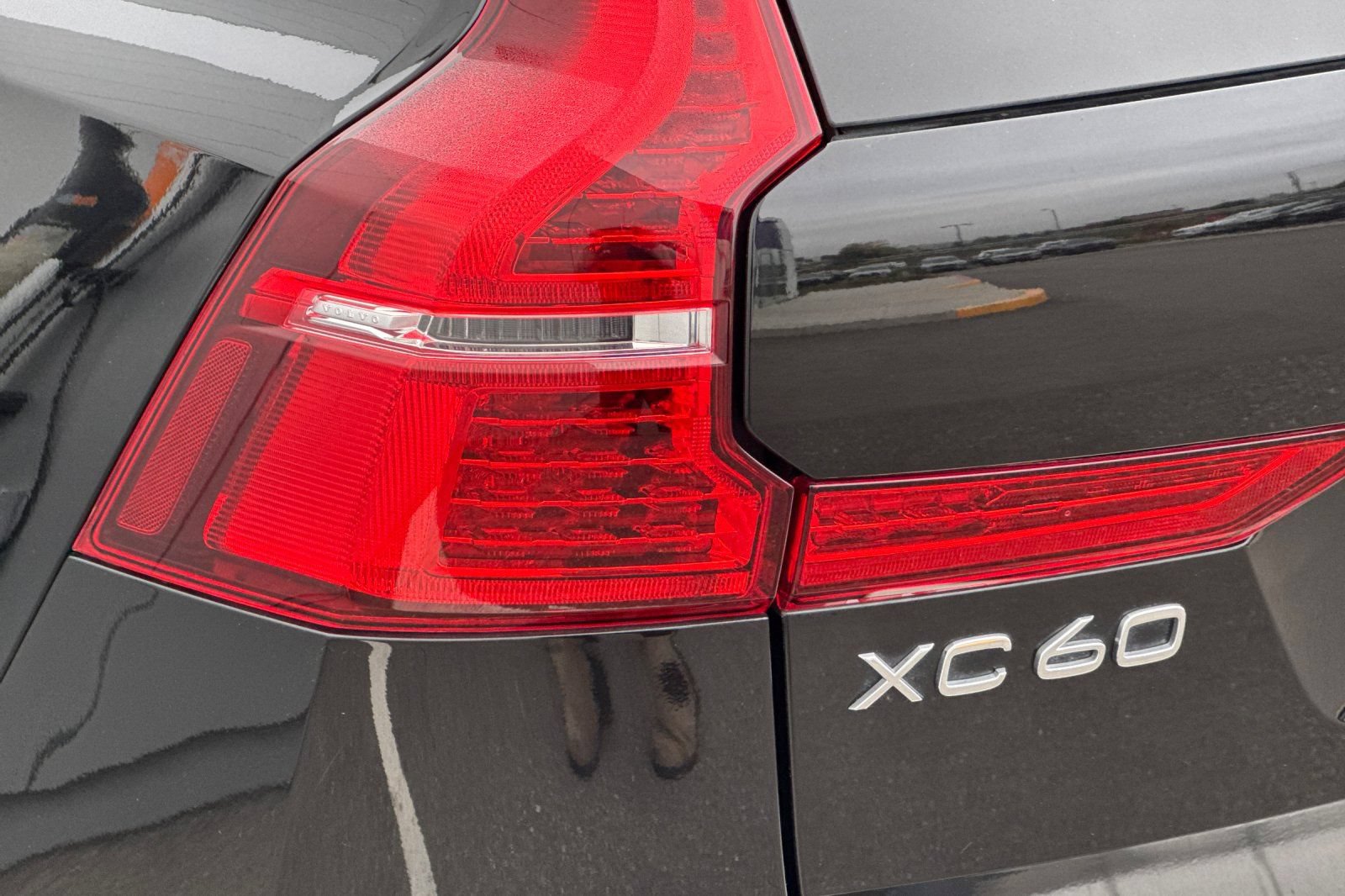 Used 2023 Volvo XC60 T8 Ultimate w/ Climate Package AWD/4WD image 34
