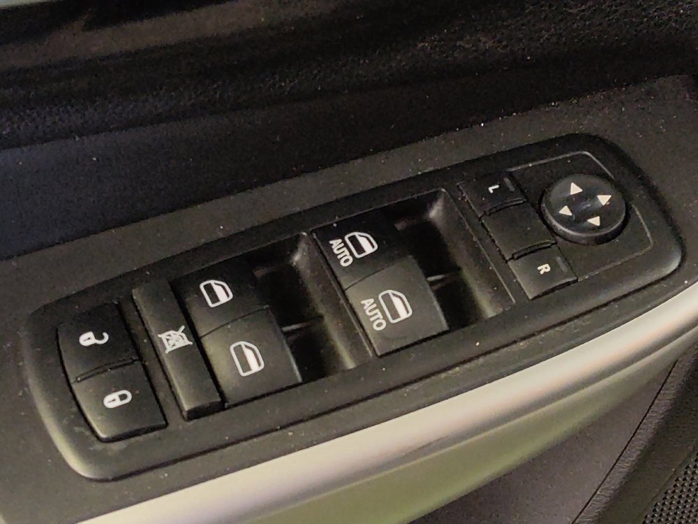 Used 2018 Jeep Cherokee Latitude Plus image 27