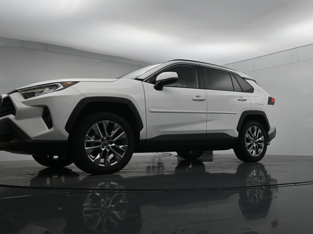 Used 2019 Toyota RAV4 XLE Premium w/ Cold Weather Package AWD/4WD image 38