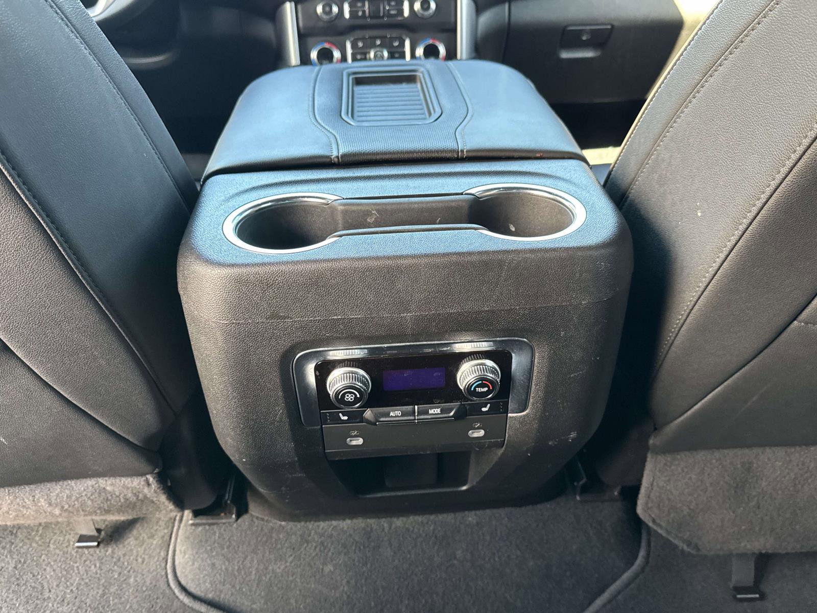 Used 2023 GMC Yukon SLT w/ SLT Luxury Package image 18