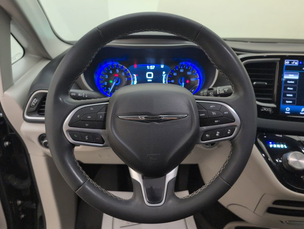 Used 2022 Chrysler Pacifica Touring-L FWD image 34