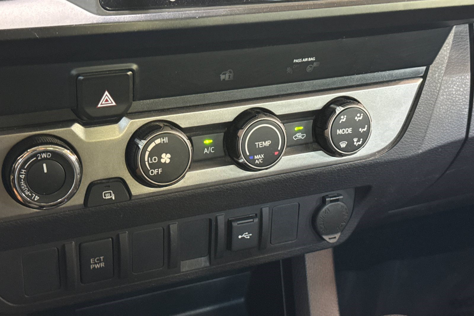 Used 2020 Toyota Tacoma SR AWD/4WD image 18