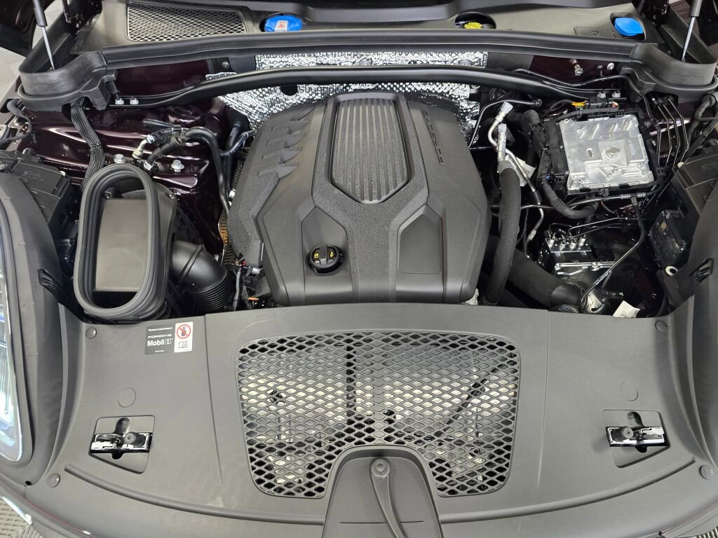 New 2025 Porsche Macan image 11
