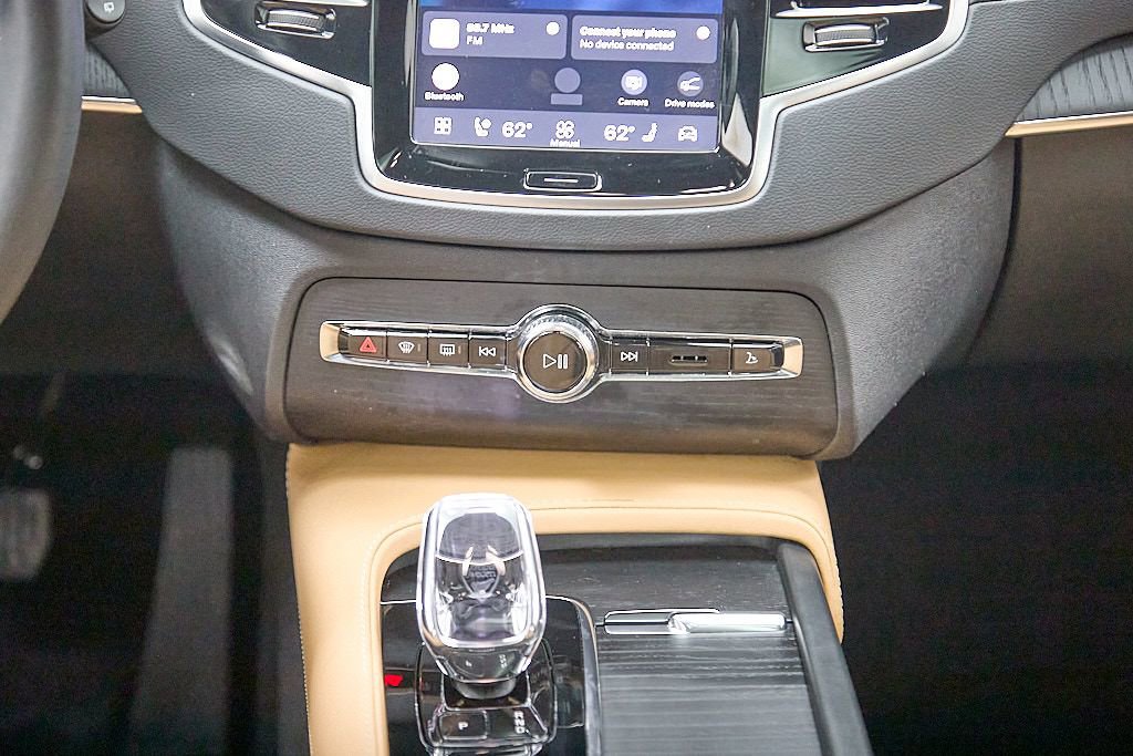 Certified 2024 Volvo XC90 T8 Ultimate w/ Protection Package image 30