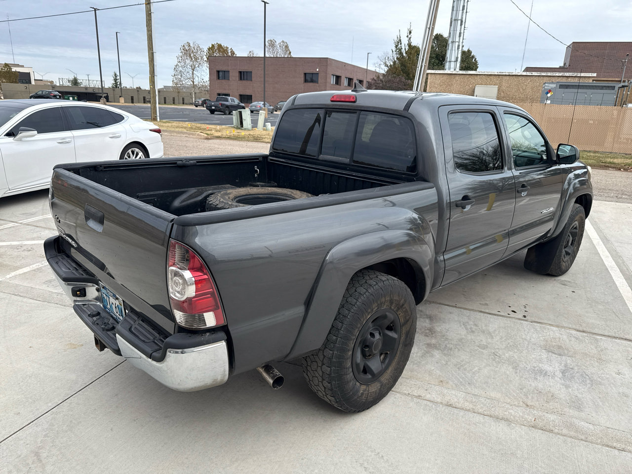 Used 2014 Toyota Tacoma 4x4 Double Cab w/ SR5 Package image 9