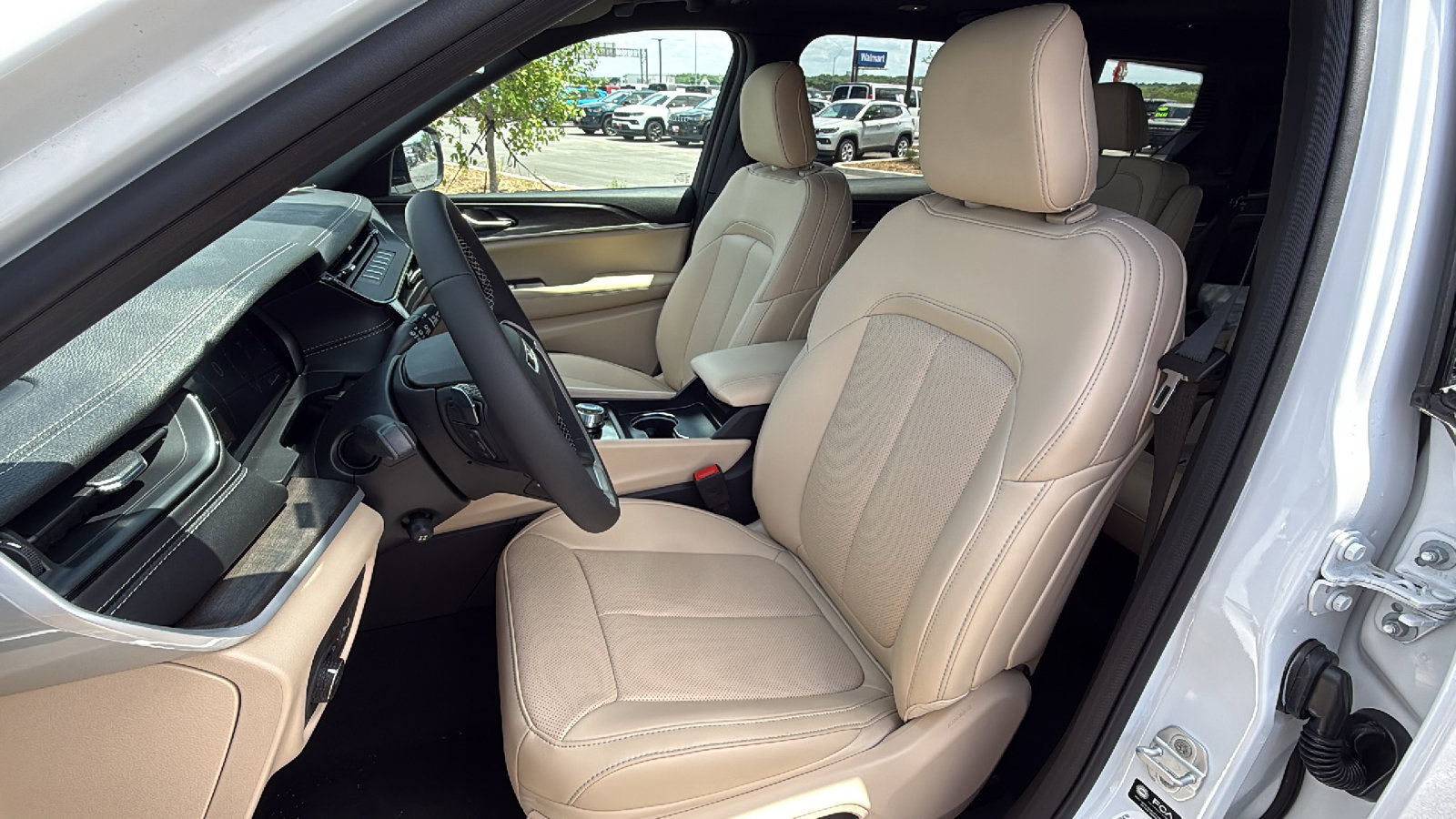 New 2026 Jeep Grand Cherokee L Limited w/ Luxury Tech Group II RWD image 13