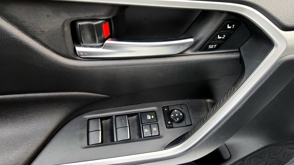 Used 2023 Toyota RAV4 XLE Premium AWD/4WD image 23