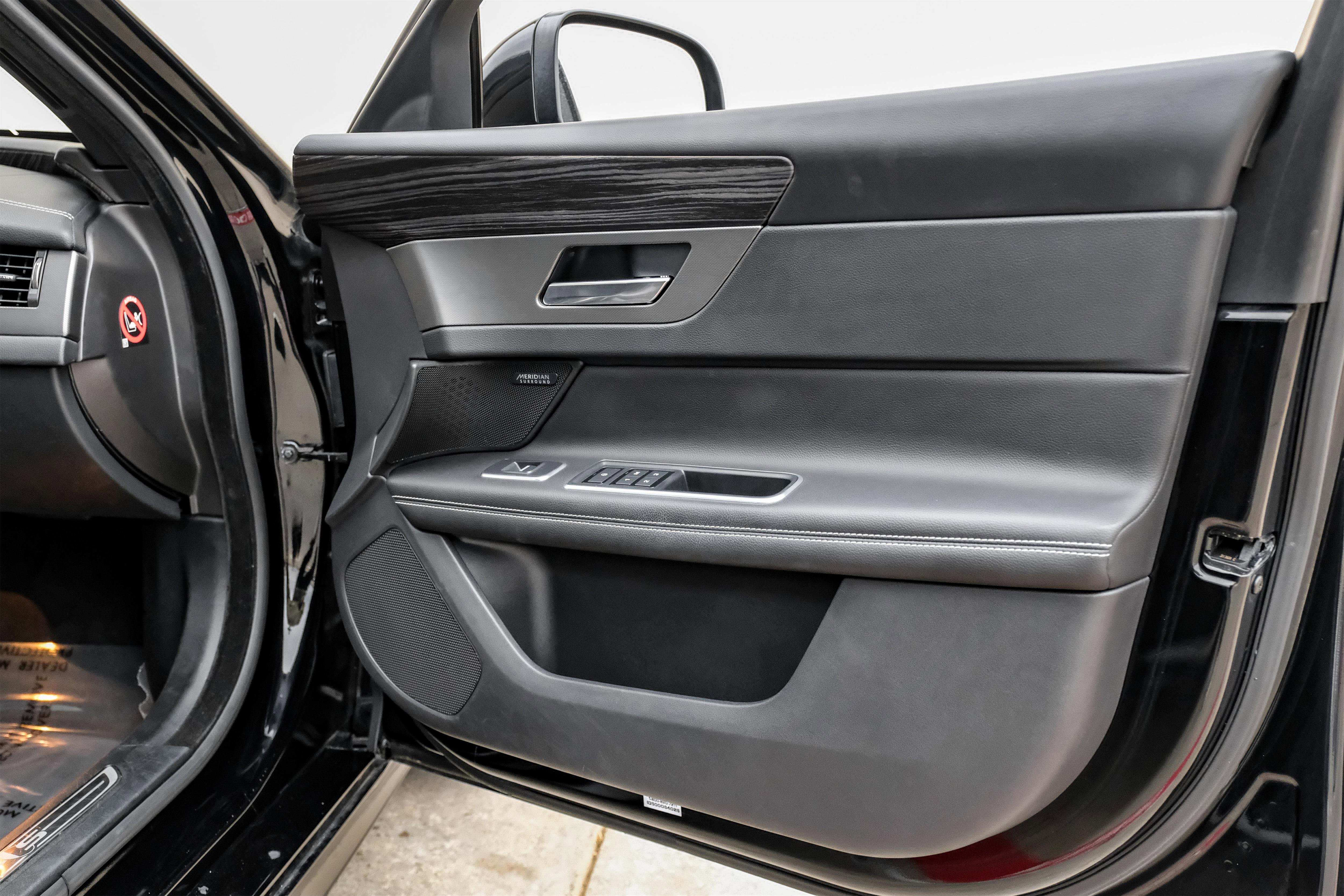 Used 2017 Jaguar XF S image 42