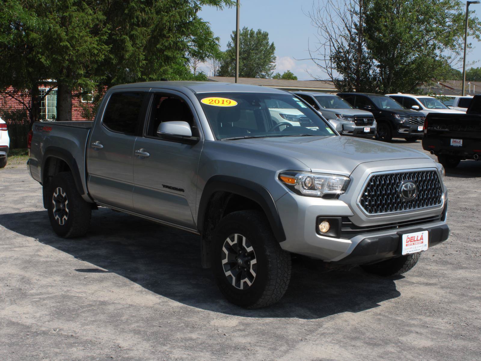 Used 2019 Toyota Tacoma TRD Off-Road AWD/4WD image 3