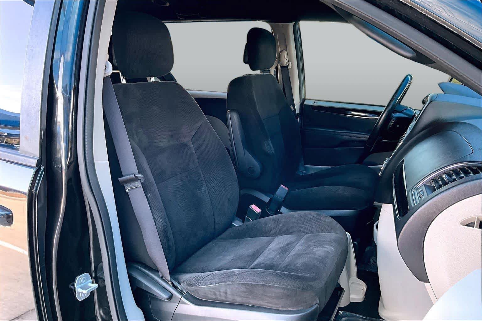 Used 2015 Dodge Grand Caravan SE FWD image 9