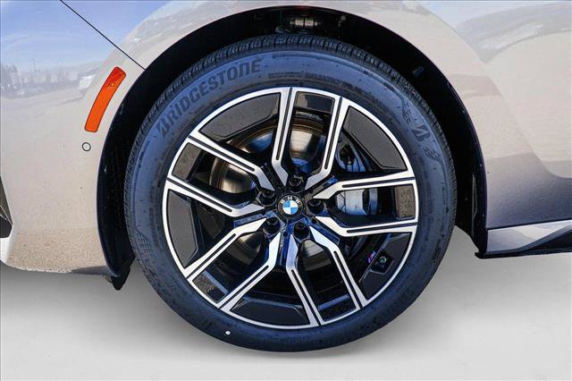 Used 2025 BMW 740i xDrive AWD/4WD image 9