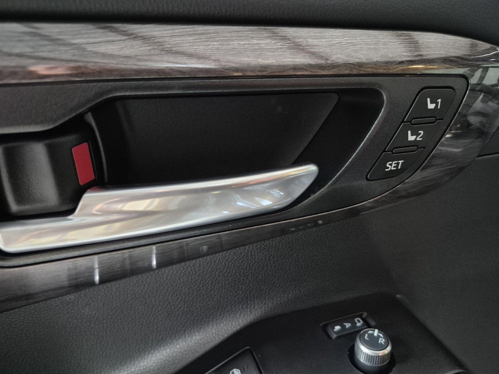 New 2026 Toyota Highlander Limited image 18