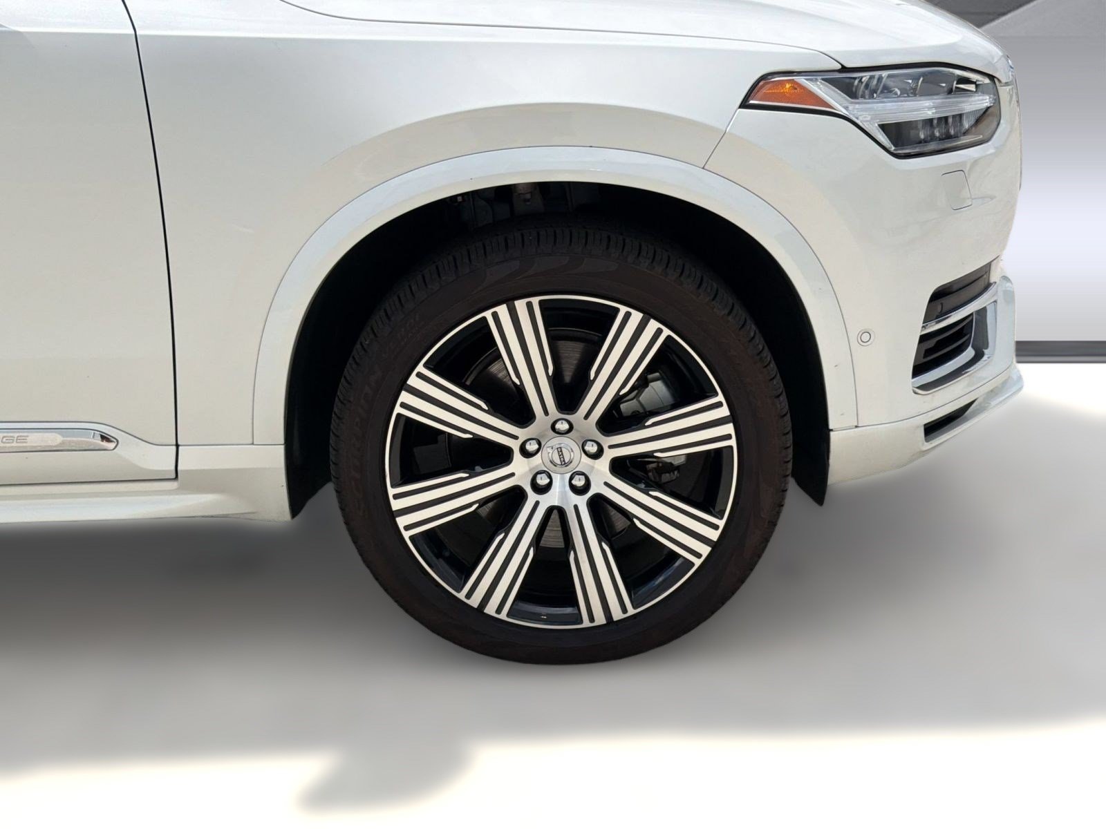 Certified 2024 Volvo XC90 T8 Plus w/ Protection Package Premier AWD/4WD image 11