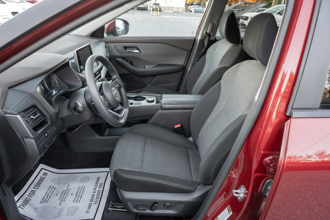 Used 2023 Nissan Rogue SV image 14