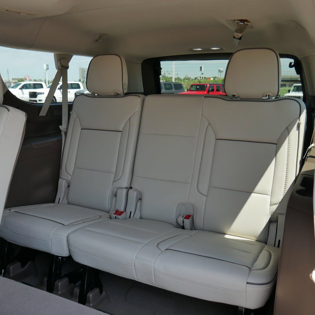 Used 2023 GMC Yukon XL Denali image 30