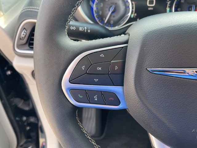 Used 2023 Chrysler Pacifica Touring-L AWD/4WD image 15