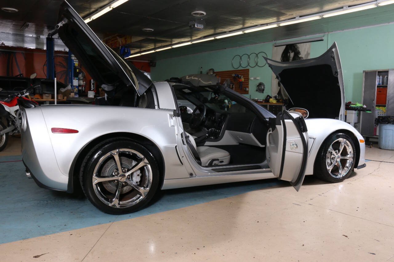 Used 2011 Chevrolet Corvette Grand Sport w/ Preferred Equipment Group RWD image 3