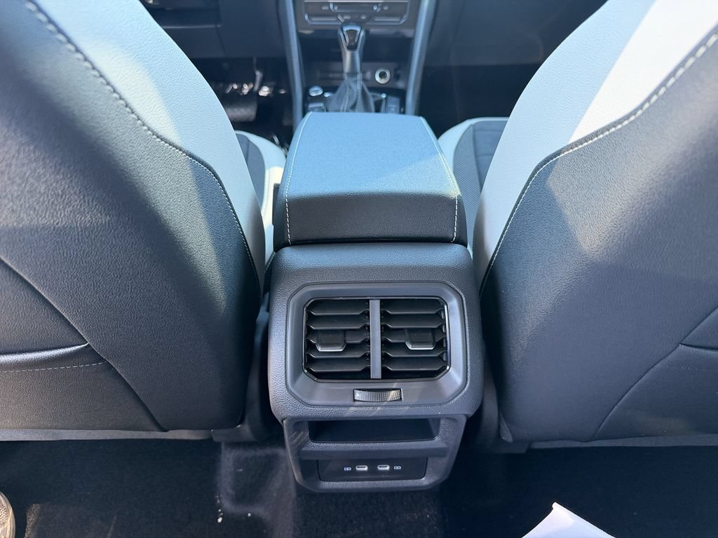 New 2026 Volkswagen Taos SE FWD image 21