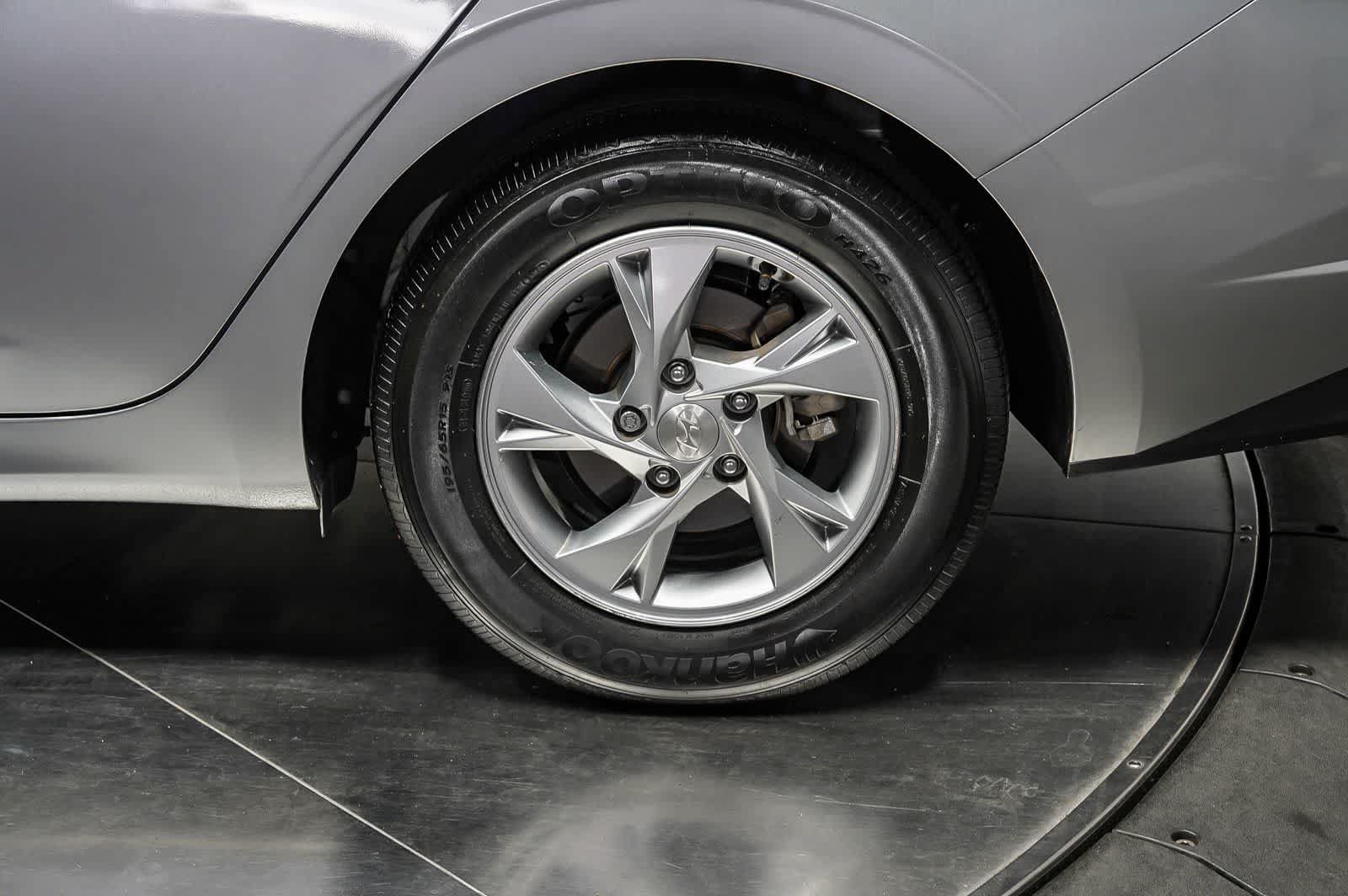 Used 2021 Hyundai Elantra SE FWD image 10