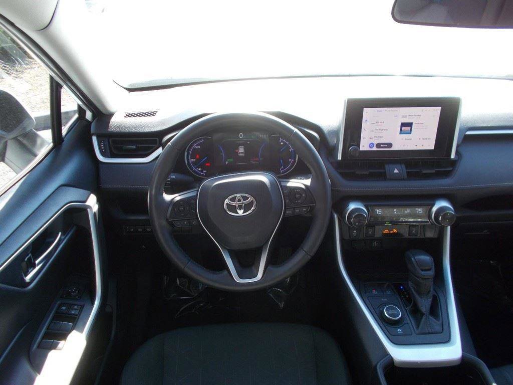 Used 2023 Toyota RAV4 XLE image 15