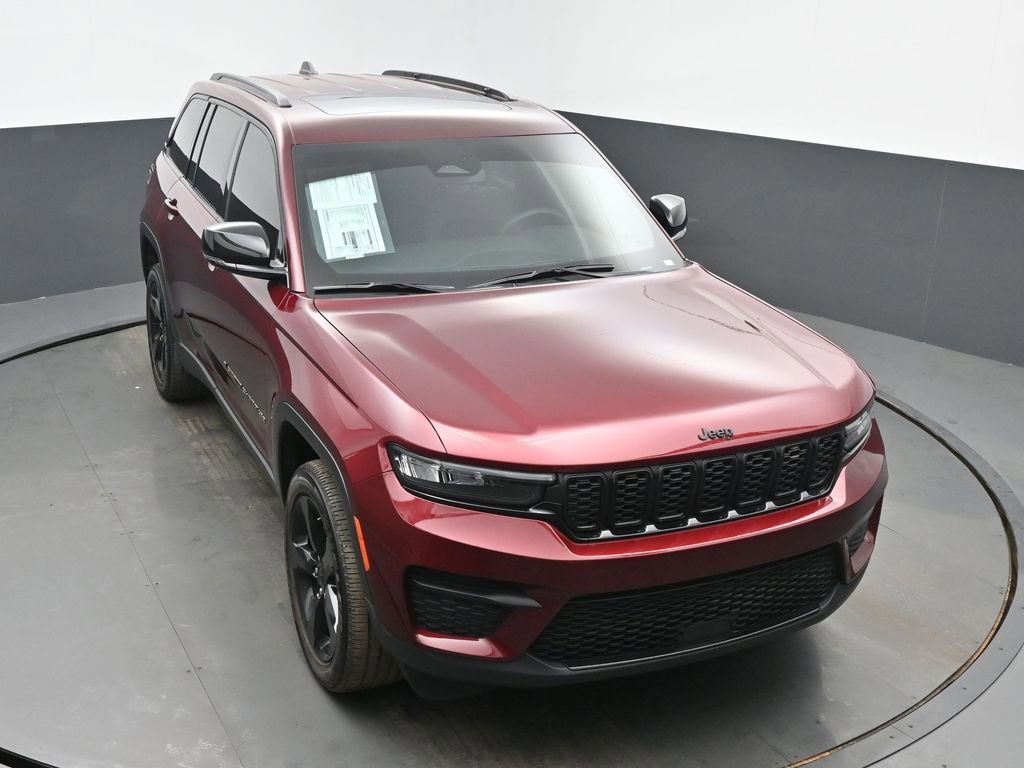 Used 2023 Jeep Grand Cherokee Altitude image 45