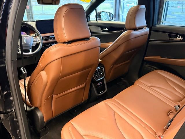 Used 2023 Lincoln Nautilus Reserve image 11