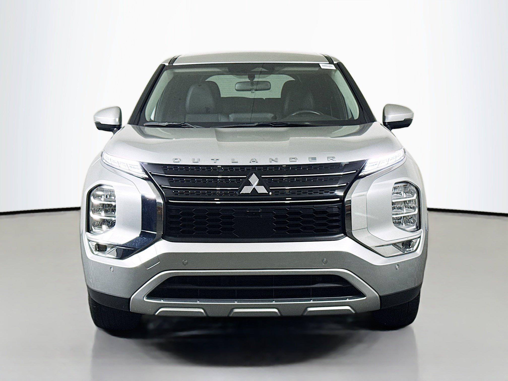 Used 2024 Mitsubishi Outlander SE FWD image 2