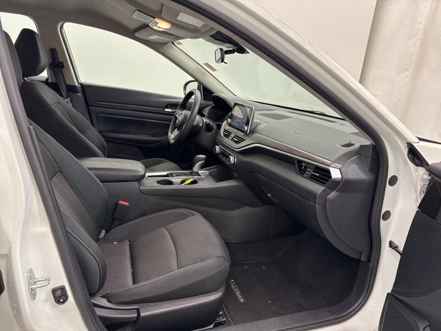 Used 2025 Nissan Altima 2.5 SV FWD image 15