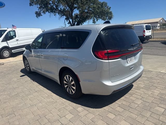 Used 2024 Chrysler Pacifica Limited FWD image 3