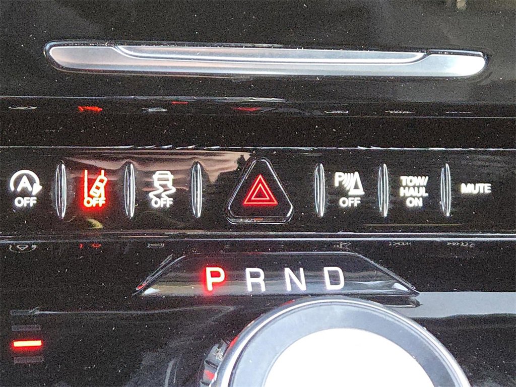 Used 2024 Jeep Wagoneer L Series II w/ Flexible Seating Group image 28