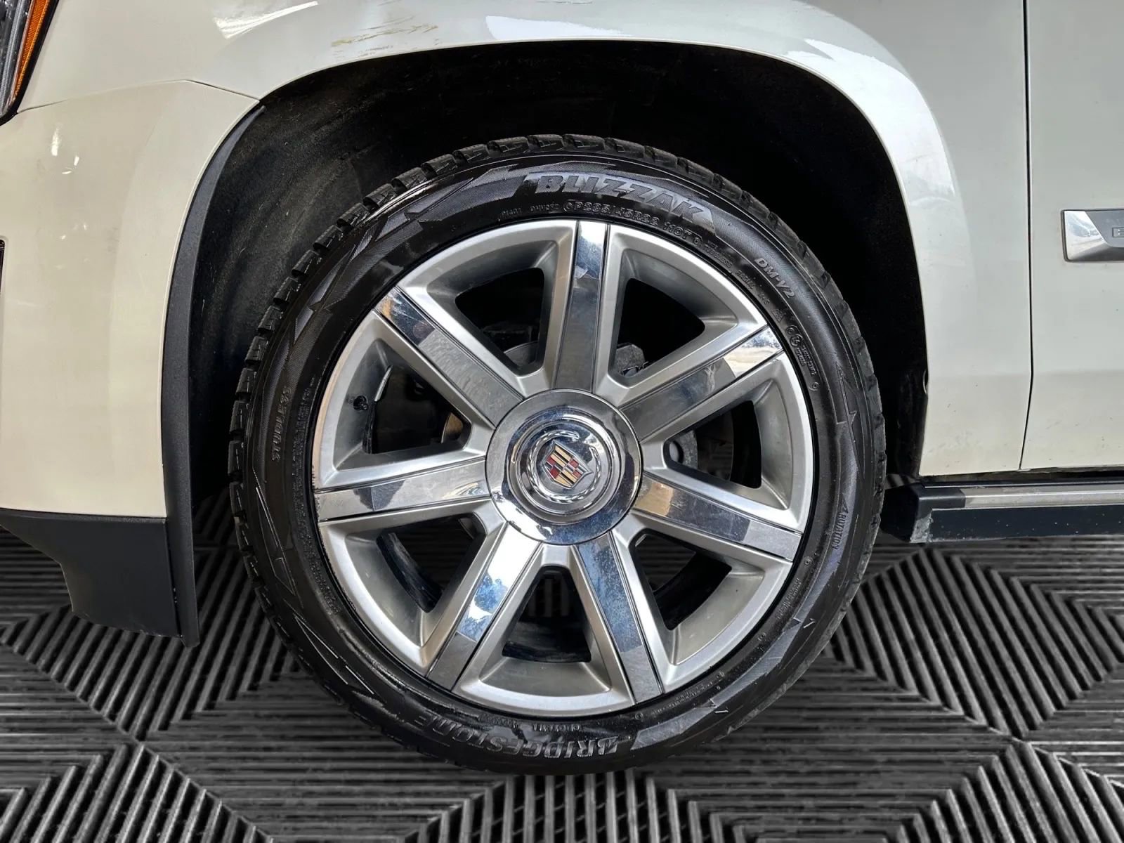 Used 2015 Cadillac Escalade ESV Premium AWD/4WD image 17