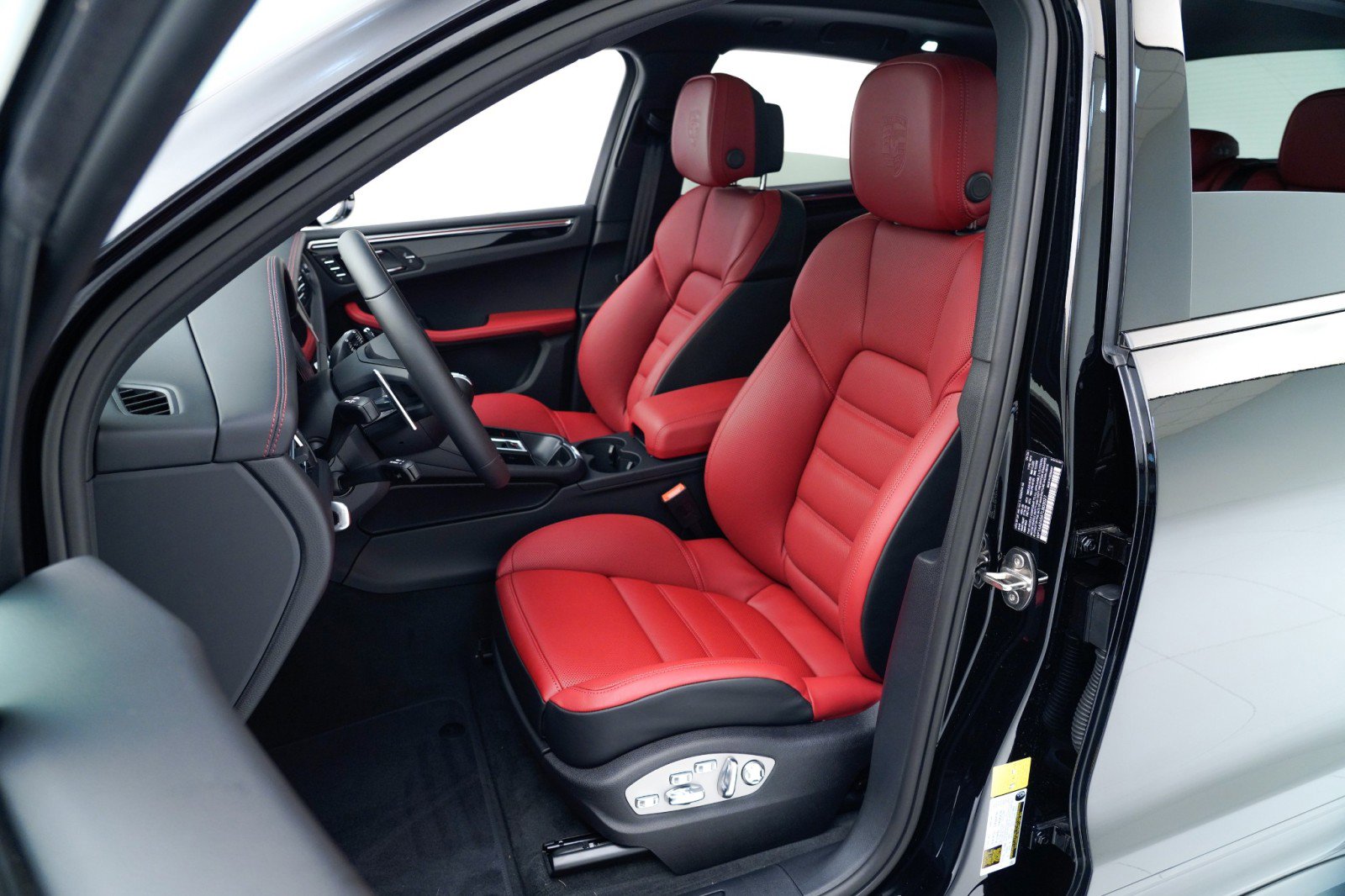 New 2026 Porsche Macan image 5