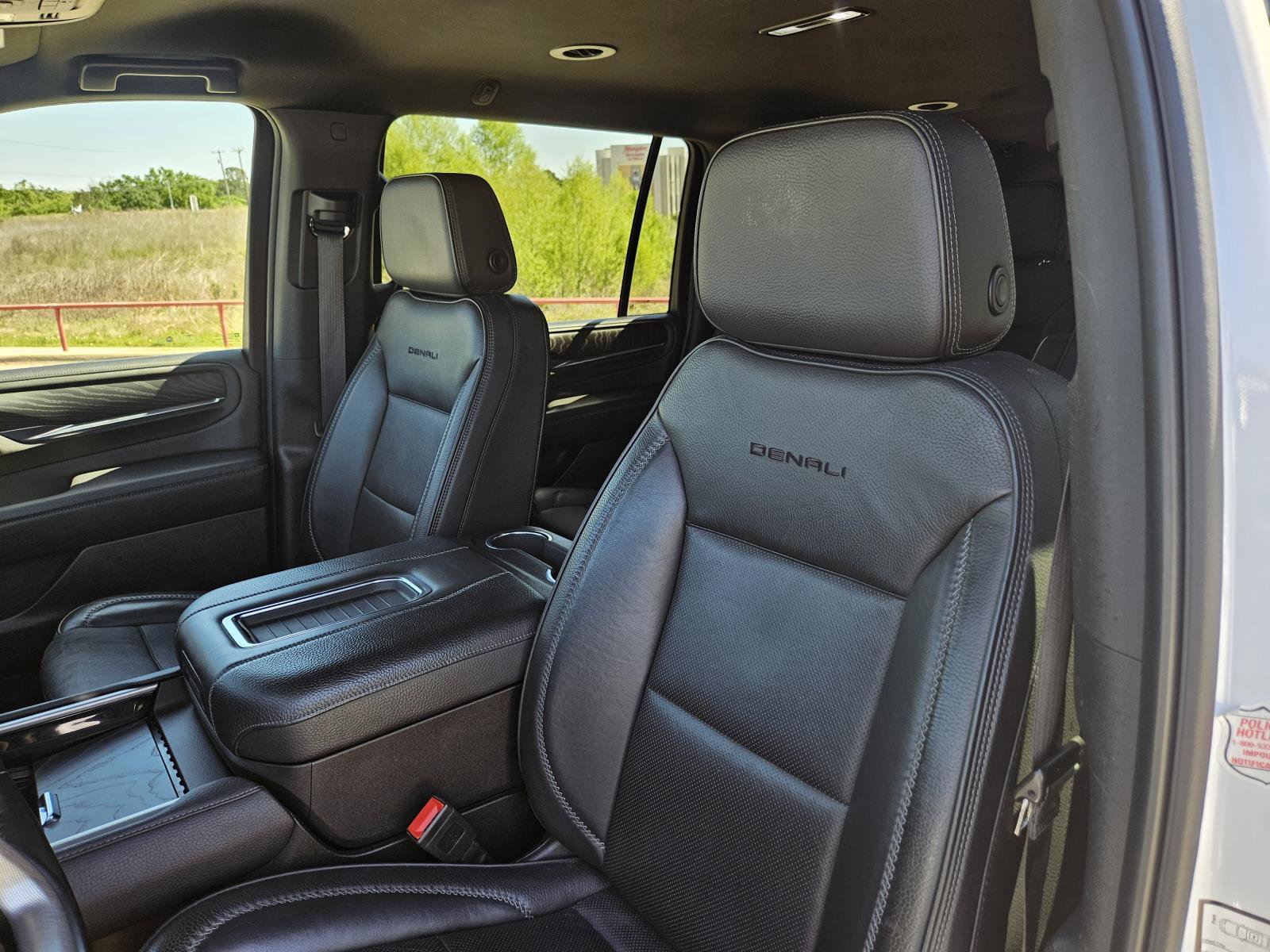 Used 2024 GMC Yukon XL Denali AWD/4WD image 14