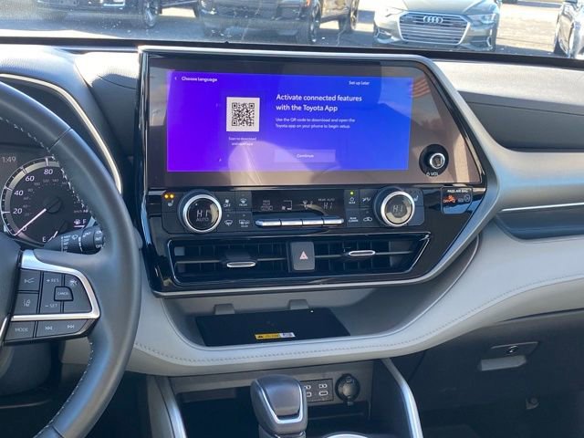 Used 2024 Toyota Highlander XLE image 8