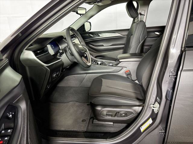 Certified 2023 Jeep Grand Cherokee Laredo X AWD/4WD image 12