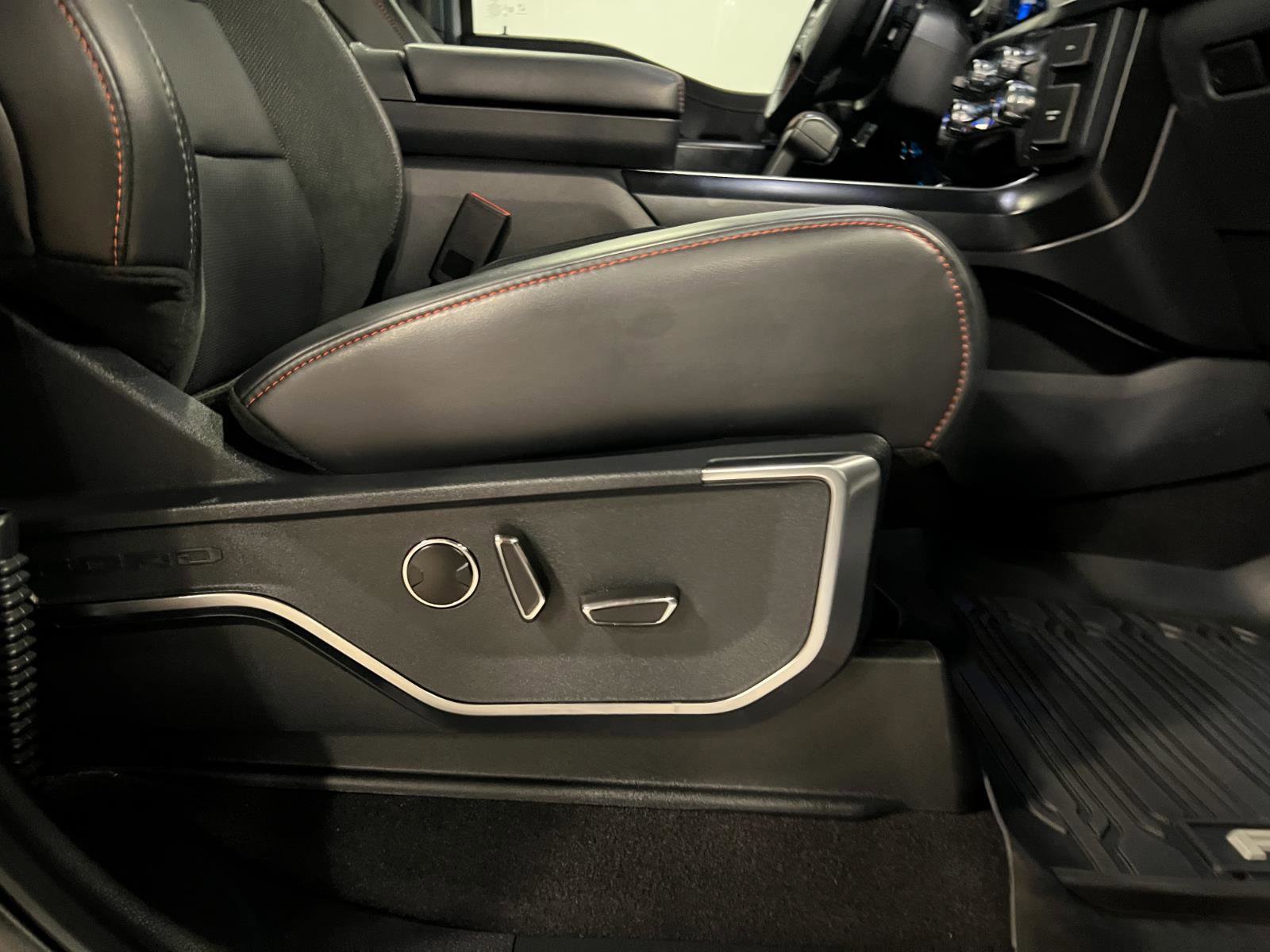 Used 2025 Ford F150 Raptor AWD/4WD image 38