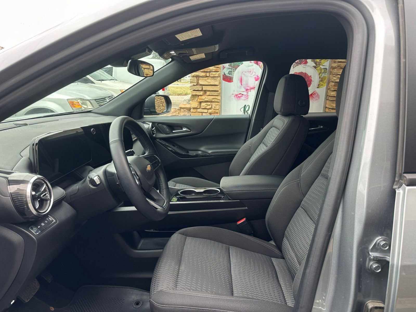 Used 2025 Chevrolet Equinox LT image 25