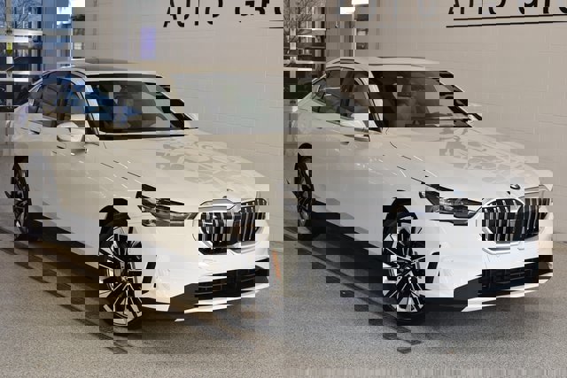 New 2026 BMW 530i xDrive w/ Premium Package