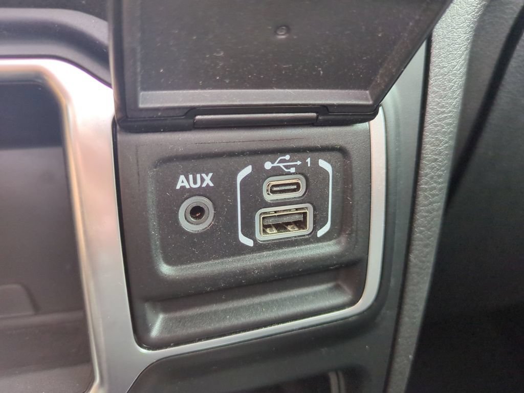Used 2024 Jeep Gladiator Sport AWD/4WD image 23