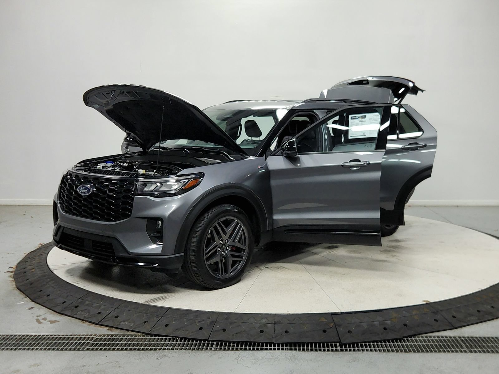 Used 2025 Ford Explorer ST-Line w/ ST-Line Street Pack AWD/4WD image 12