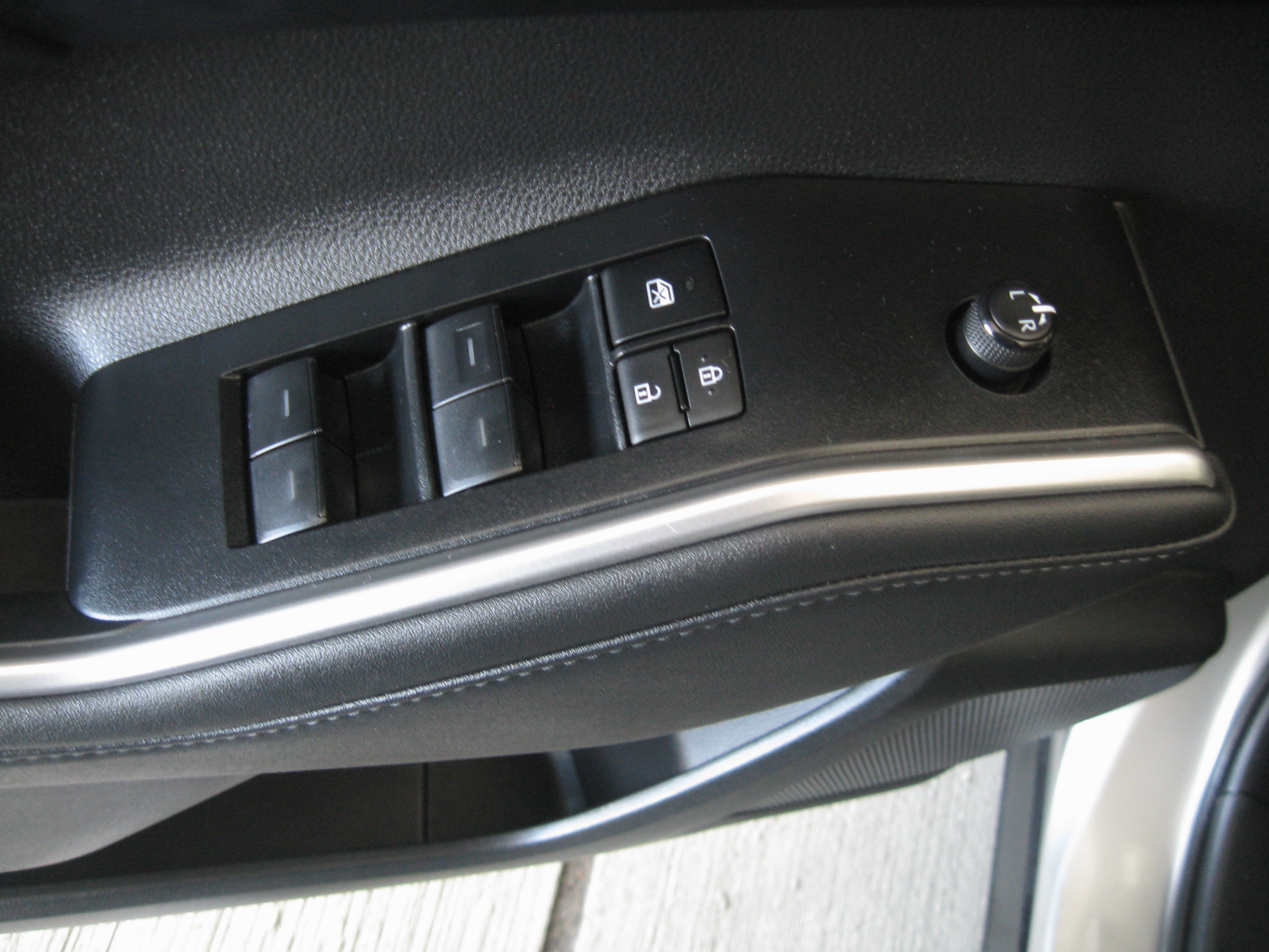 Used 2023 Toyota Highlander XLE image 12