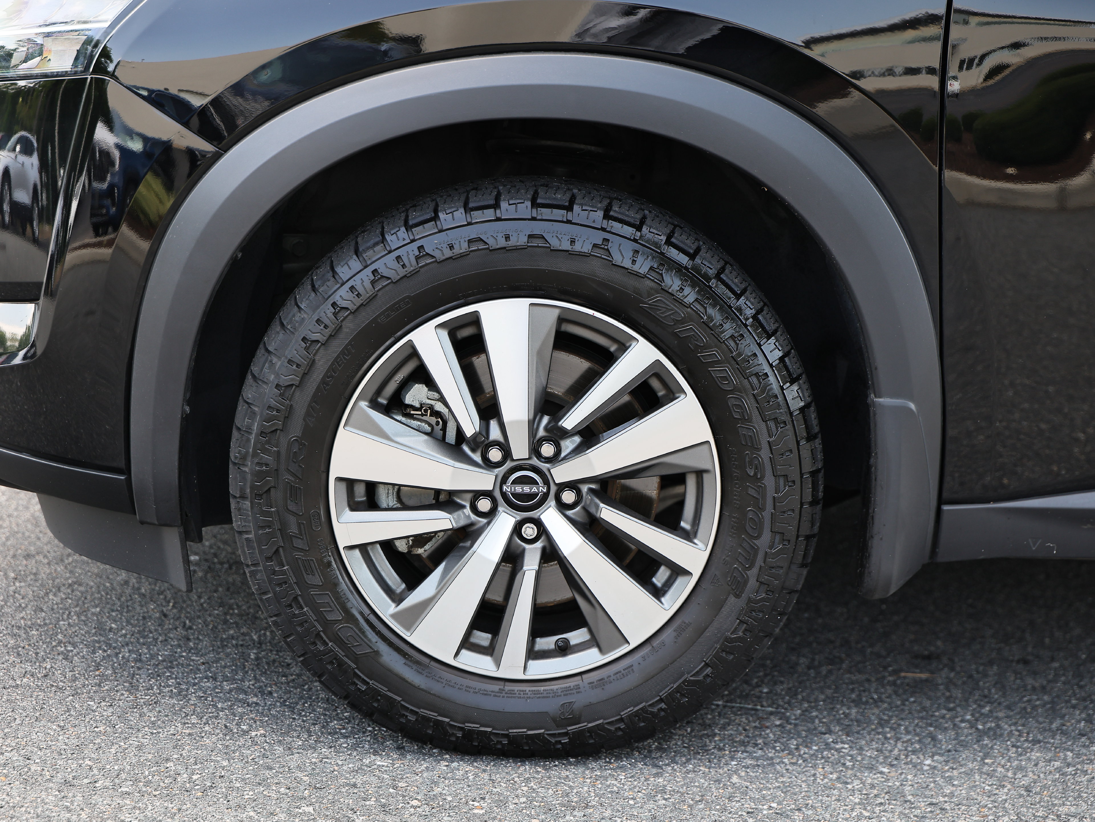 Used 2023 Nissan Pathfinder SL w/ Black Appearance Package AWD/4WD image 6