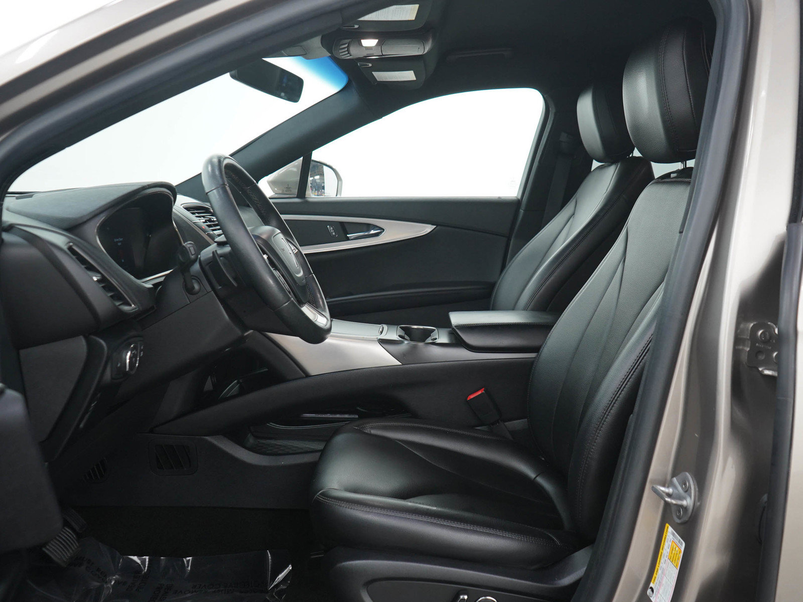Used 2020 Lincoln Nautilus Premier AWD/4WD image 23