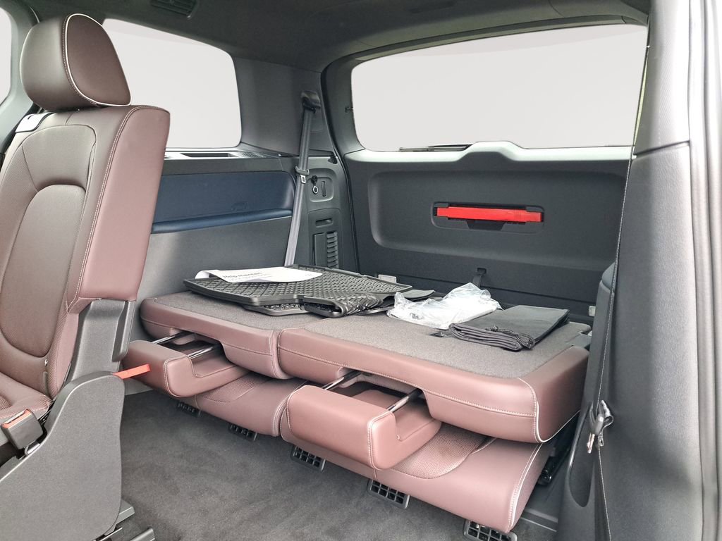 New 2025 Volkswagen ID. Buzz Pro S image 14