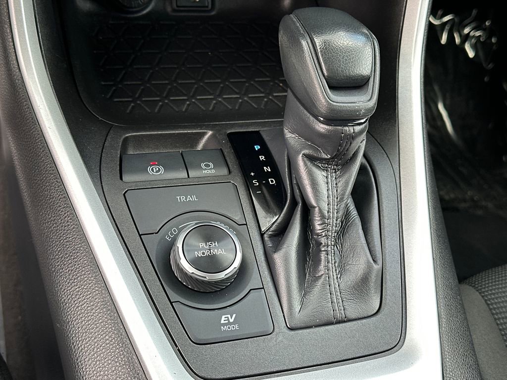 Used 2023 Toyota RAV4 LE image 25