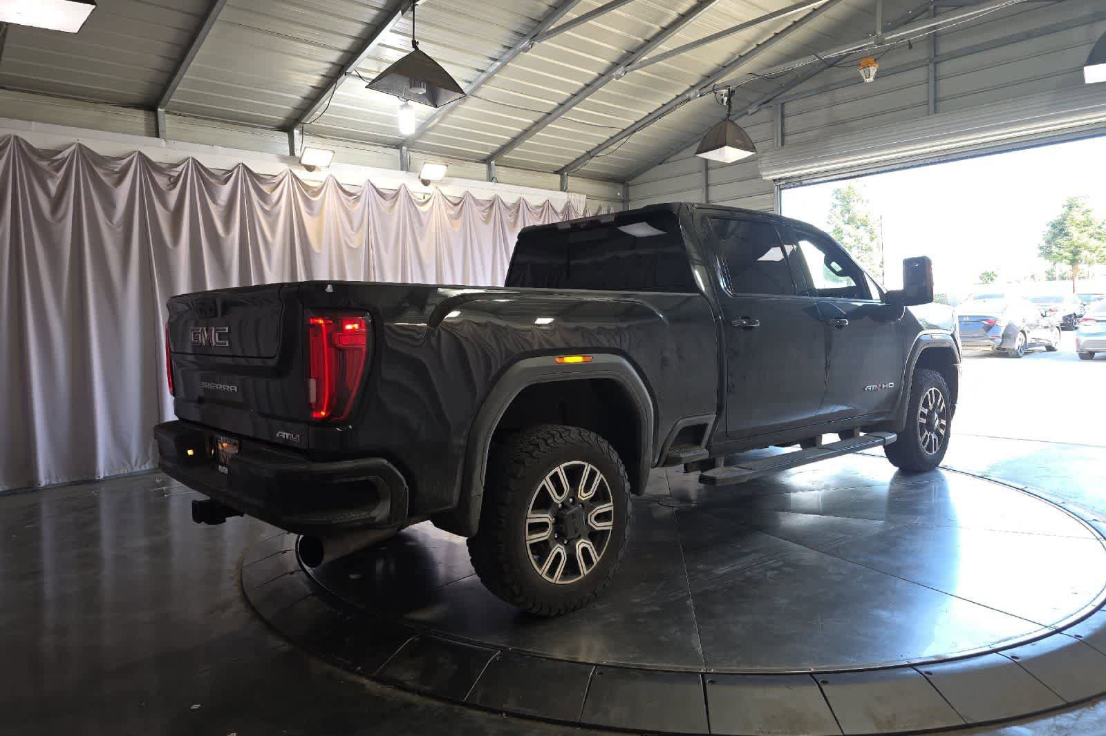 Used 2020 GMC Sierra 2500 AT4 w/ AT4 Premium Package AWD/4WD image 3